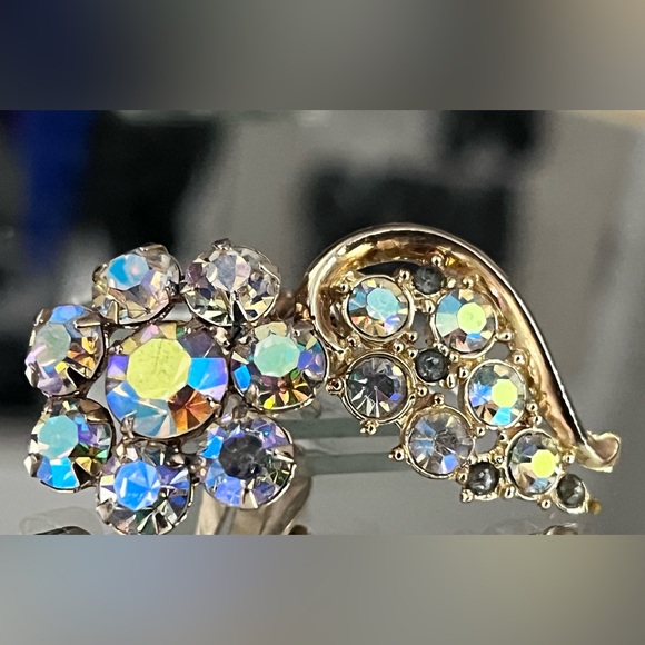 Vintage Mismatched ClipOn Earrings with Aurora Borealis Rhinestone Retro Sparkle - Picture 4 of 17